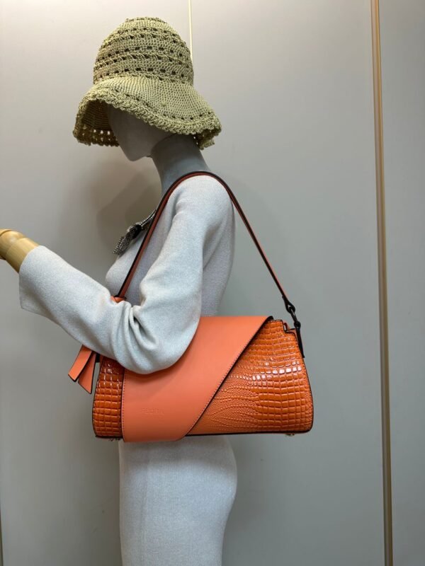Discover the Elegance of the Pedra Handbag - Image 2
