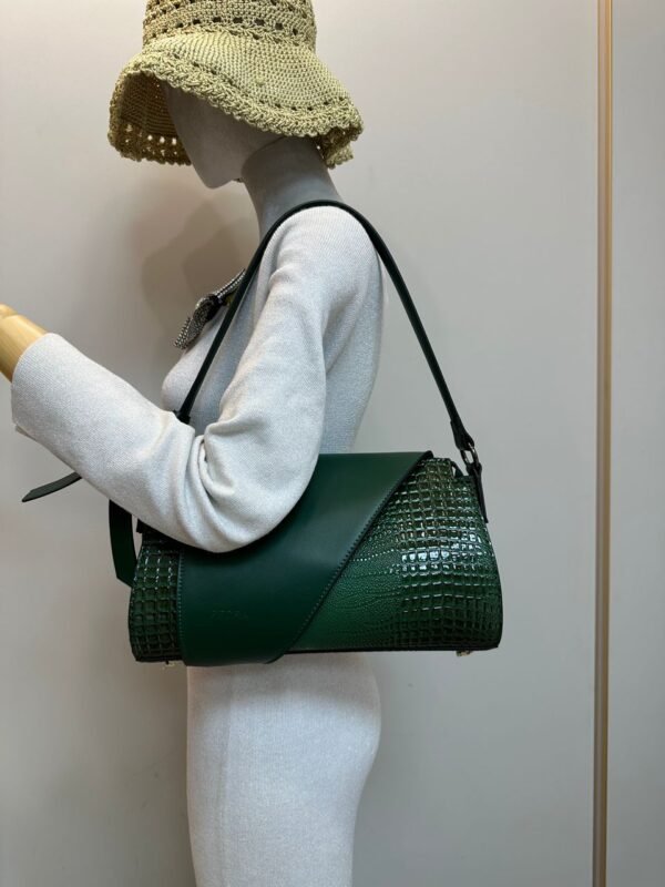 Discover the Elegance of the Pedra Handbag - Image 5