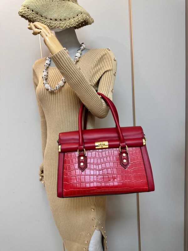 Introducing the Chris Kalla Handbag: Elegance Meets Functionality