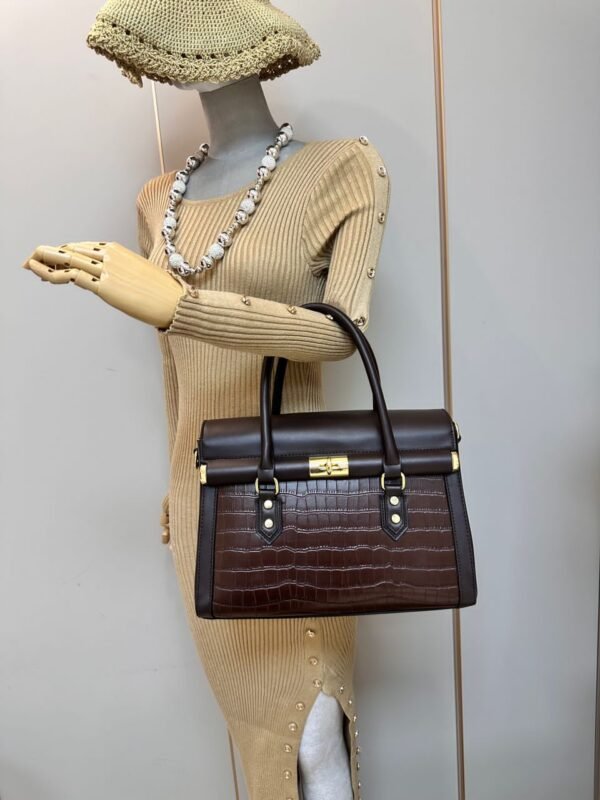 Introducing the Chris Kalla Handbag: Elegance Meets Functionality - Image 3